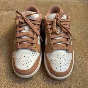 NIKE Dunk Low Basketball Sneakers